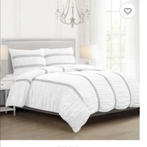 Twin size comforter set